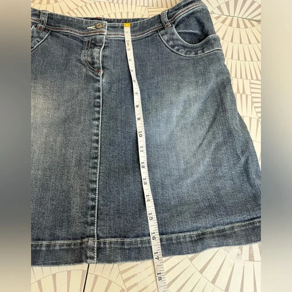 Boden Women’s Blue Denim Skirt with Red Stitching Pockets Zipper/Button Closure‎ - Picture 2 of 9